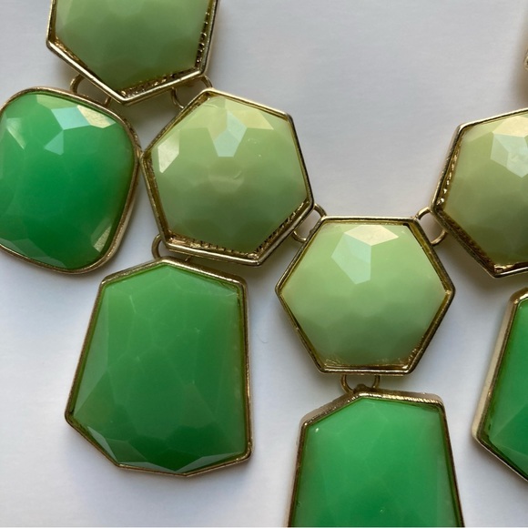 Green Faceted Stone Statement Necklace - Picture 3 of 4